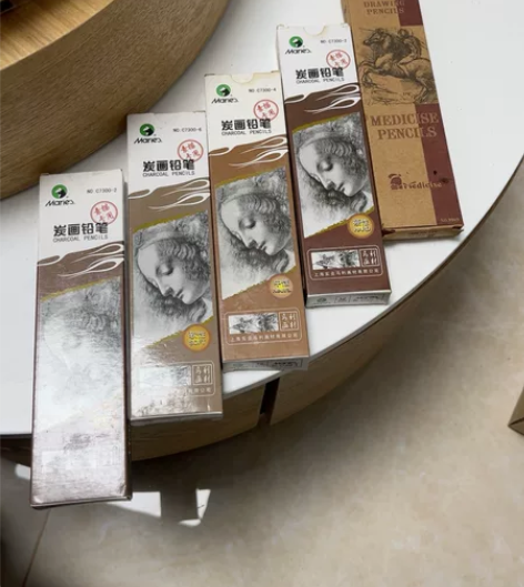 美术专用碳化铅笔,素描专用,完整包装,多了...