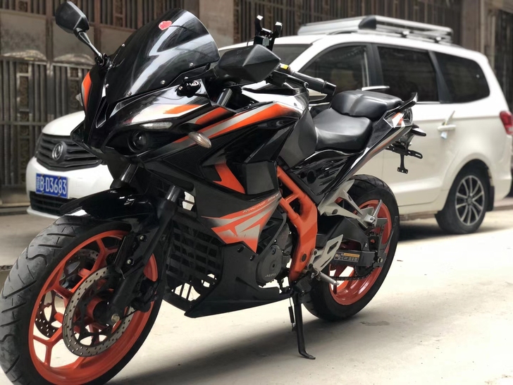 闪电跑车全新跑了451公里手续齐全