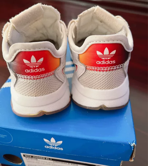 阿迪三叶草幼童运动鞋，带原包装，穿过两三次...