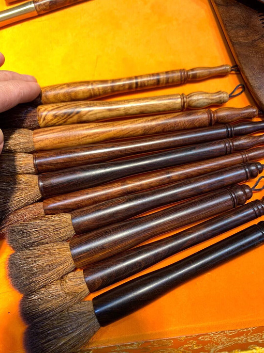 毛笔10根1500。低价甩。海黄7根。越黄...