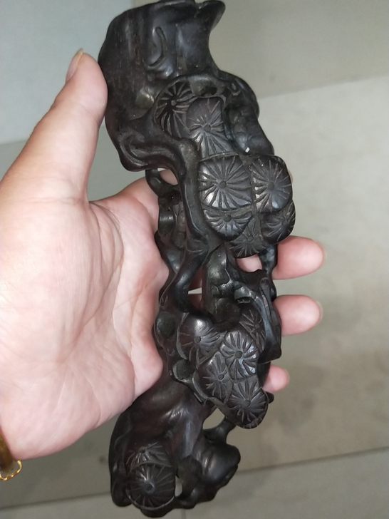 收藏多年的一个木的笔架，雕工十分漂亮，有喜...