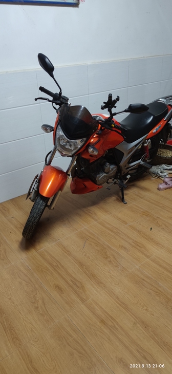 出售豪爵摩托车一辆,一手车,买来就没怎么开...