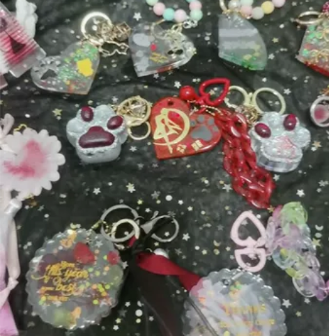 15个钥匙扣，20个手机挂绳，第二个图片是...