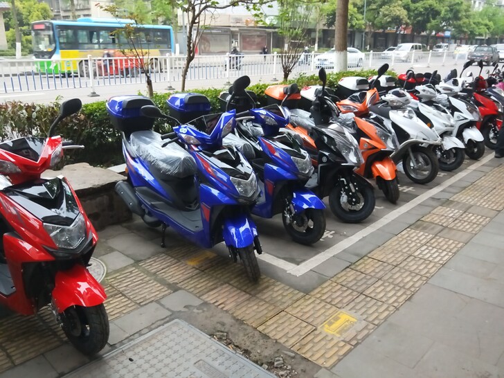 国四电喷踏板摩托车 全新车 125排量 前...