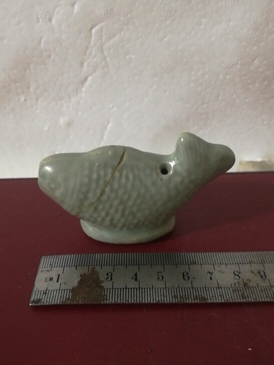 文房龙泉水注，有破损，可作标本用，具体品相...