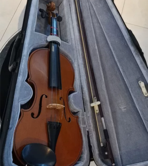 二手小提琴一把，正常演奏没有问题，盒子拉链...