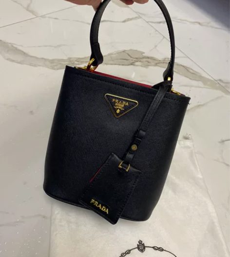 用过三次,普拉达小号水桶包,要转租房子、包...