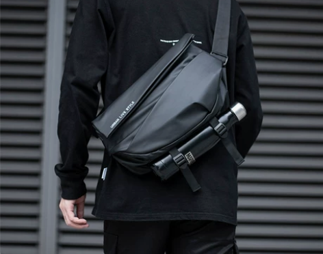 挎包包包斜男潮牌运动款大容量高级感邮差包男...