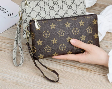 实体倒闭，跳楼价清库存。2022新款女手拿...