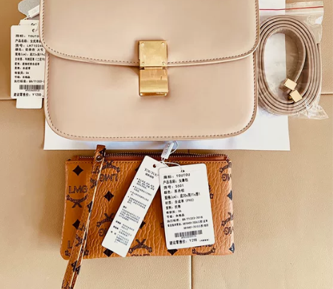 杏色单肩包，豆腐包，吊牌齐全，全新未使用。...