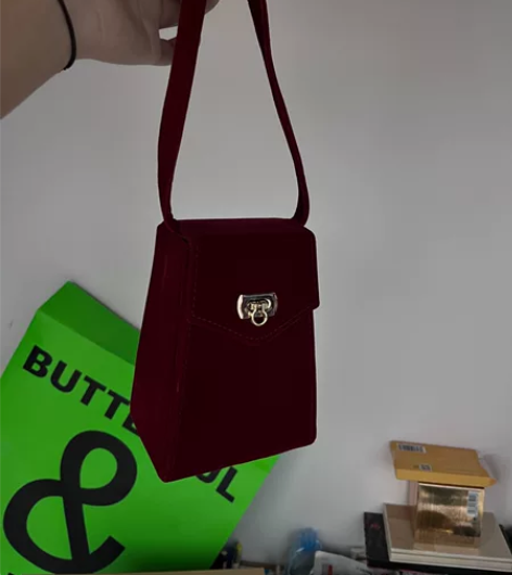 复古红色手提包 图片均为苹果原相机实拍 感...