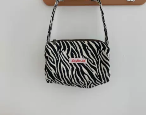 ?小众设计斑马包女  定制斑马纹提花面料腋...