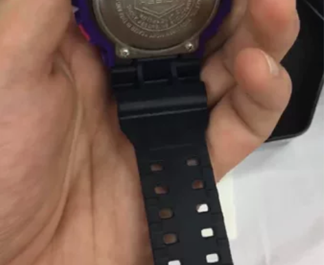 过生日朋友送的卡西欧手表，太骚了，准备换一...