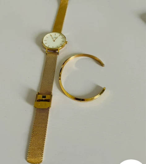 DW女表士+手镯套装 官网发货,买了3年了...