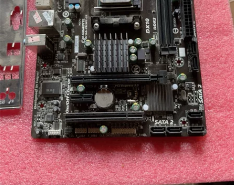 技嘉GA-78LMT-S2主板套装X4 6...