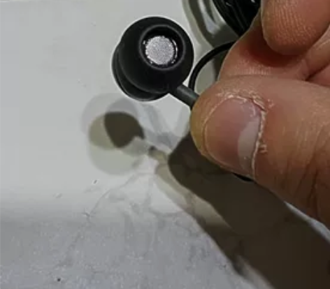 森海塞尔入耳式耳塞，具体型号完全不记得了，...