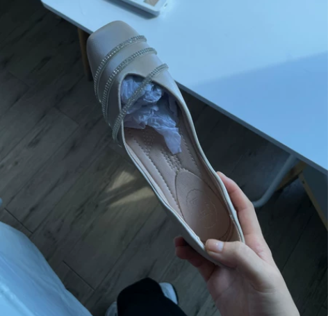 全新单鞋！希望找到合适的小仙女～上面有钻很...