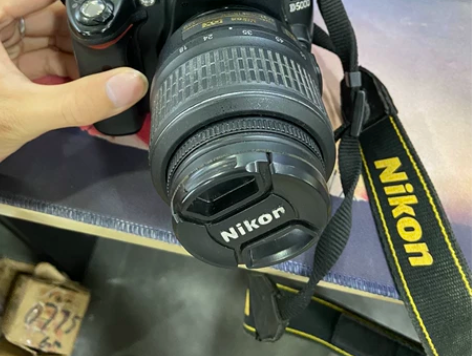 出一台闲置，尼康单反，型号D5000，实物...