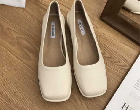 （全新，过了退货期）复古方头浅口粗跟单鞋女...