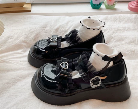 朋友实体店不开,原价卖168元的小皮鞋jk...