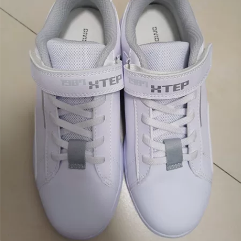 全新特步37码运动鞋50包邮。内长24厘米...