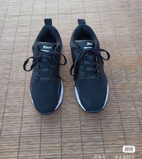 40码特步，男款运动鞋。 鞋子八成新以上，...