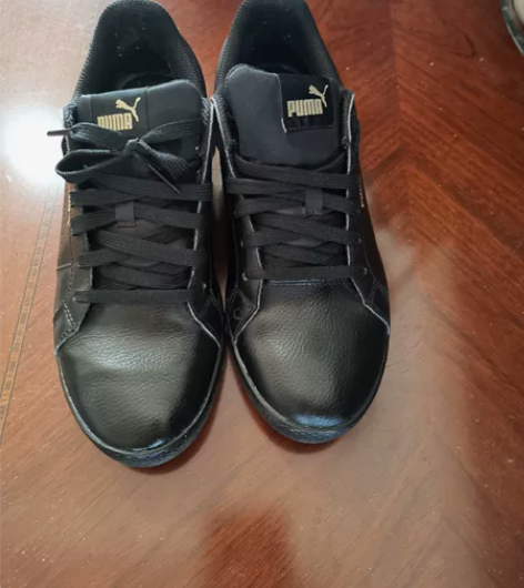 彪马38码皮鞋。鞋面没有任何划伤，没有开胶...