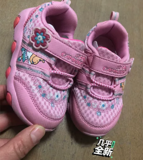 商场骆驼专柜入手的 九五新 没穿几次 上脚...