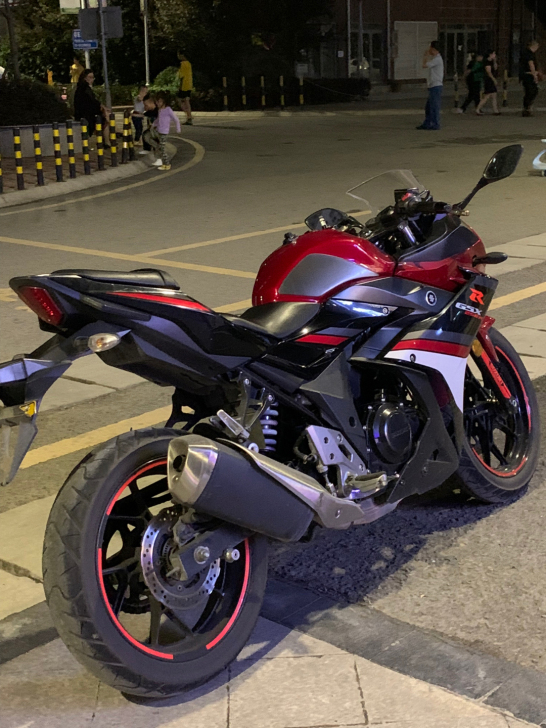 铃木gsx250，17年出厂，一万四千多公...