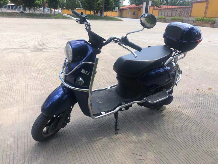转让一部闲置品牌新日电动车，全车原装无维修...