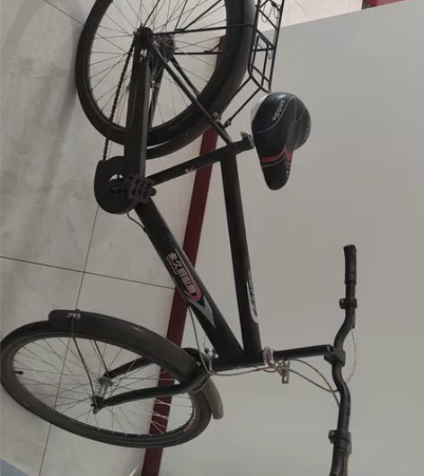 自行车26寸，车闸需要修理，可小刀 感兴趣...