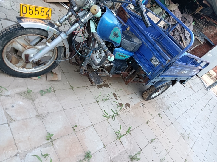 三轮摩托车车况好低价转让。