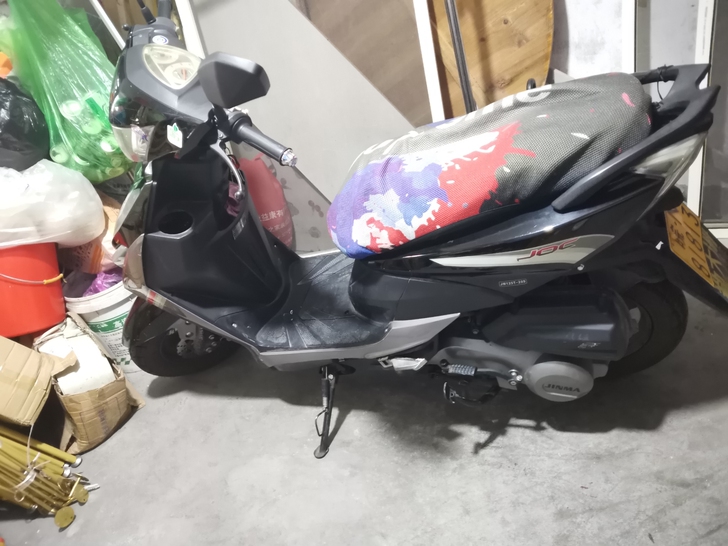 摩托车，动力大，去年5月才买的，因为买了电...