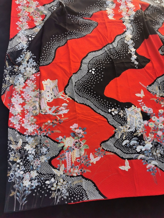 红色正绢重工手绘振袖和服 所有花卉都是手绘...