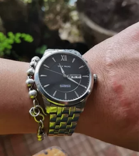 天王手表转卖走时准确。8成新现在还带在手上...