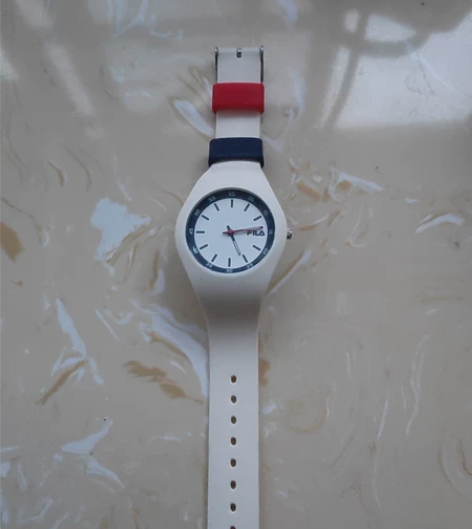 斐乐手表 便宜出了 电池可能不行了 指针不...