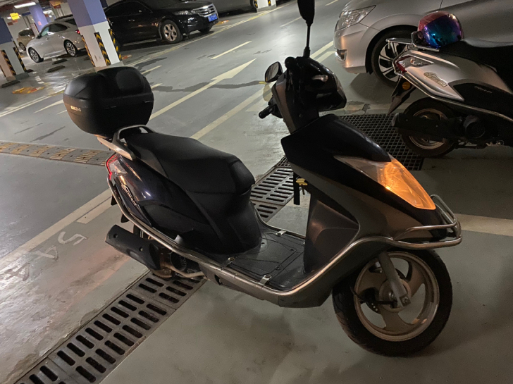 五羊本田迅鲨125踏板车