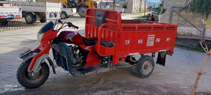 三轮摩托车转让 需要的速度联系 可小刀