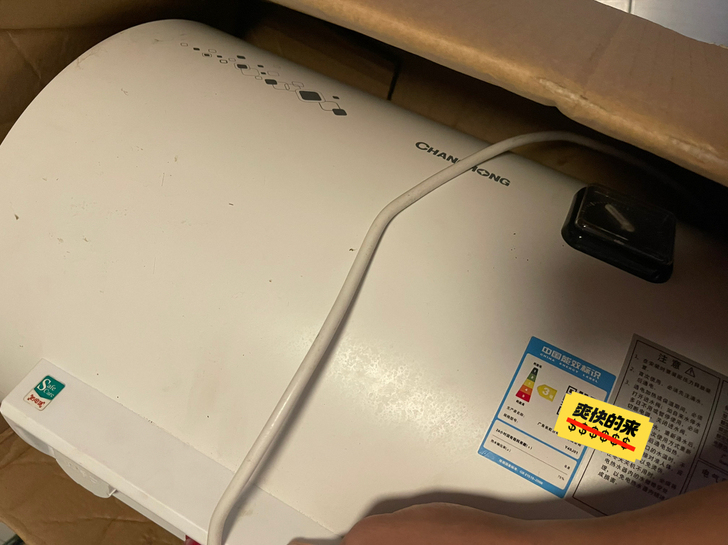 热水器 租房子买的 加配件之类差不多六百，...