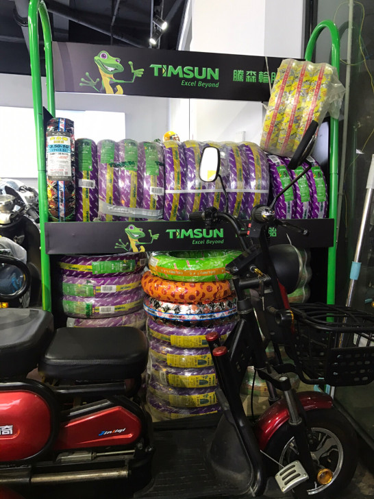 所有轮胎打折优惠中，免费安装。朝阳真空胎3...