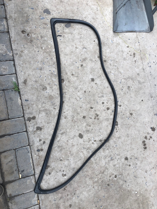 7100二箱后风挡胶条 大角的 就2条 全...