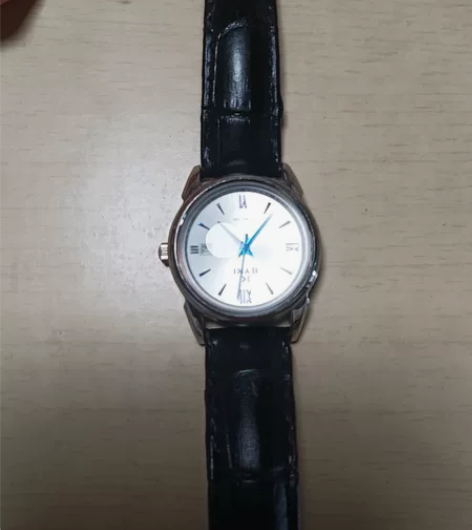 雷诺女士手表500多买来的缺钱成色很好 现...