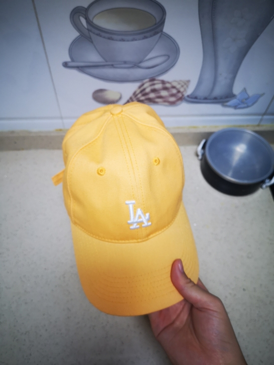 MLB黄色帽子，夏天防晒，只带过一次，很新...