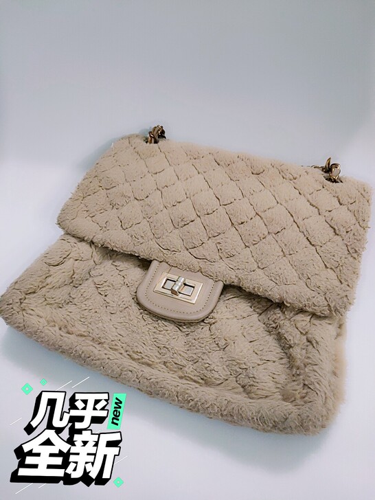 9成新秋冬绒绒包,买了背不到5次。