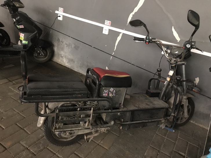 电动载货摩托车