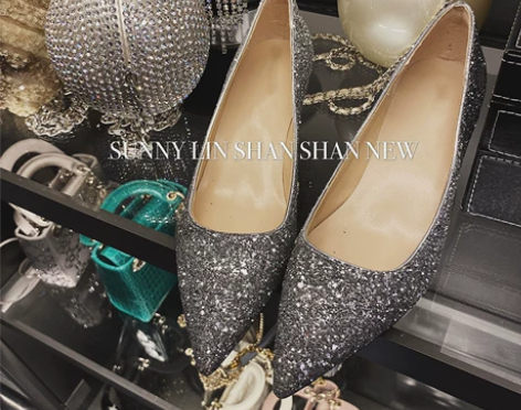 星河入眼,一见倾心 闪闪发光的轻熟气质银色...