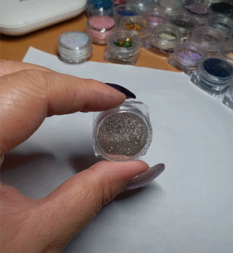 银色金箔亮片反光粉 图一余量 图二自然灯光...