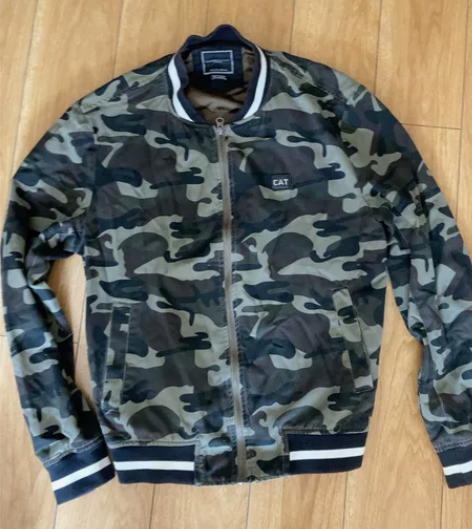 卡特迷彩服 XL 有内衬 40出 感兴趣的...