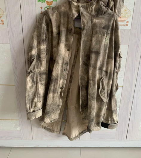 迷彩服，买大了没穿过几次，250斤以内可穿...