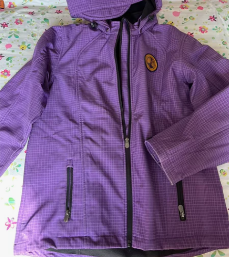 紫色格子上衣，女生校服，抓绒内衬，有穿着痕...